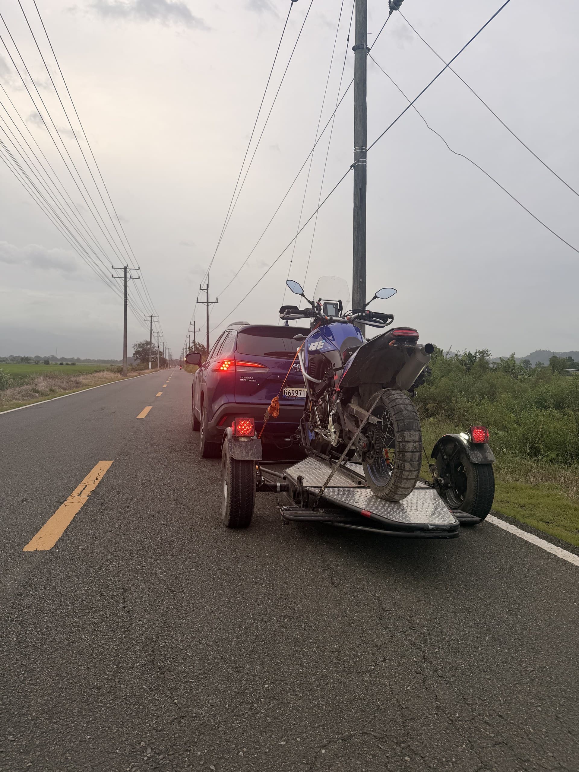 TOYOTA COROLLA CROSS + YAMAHA TENERE 2022